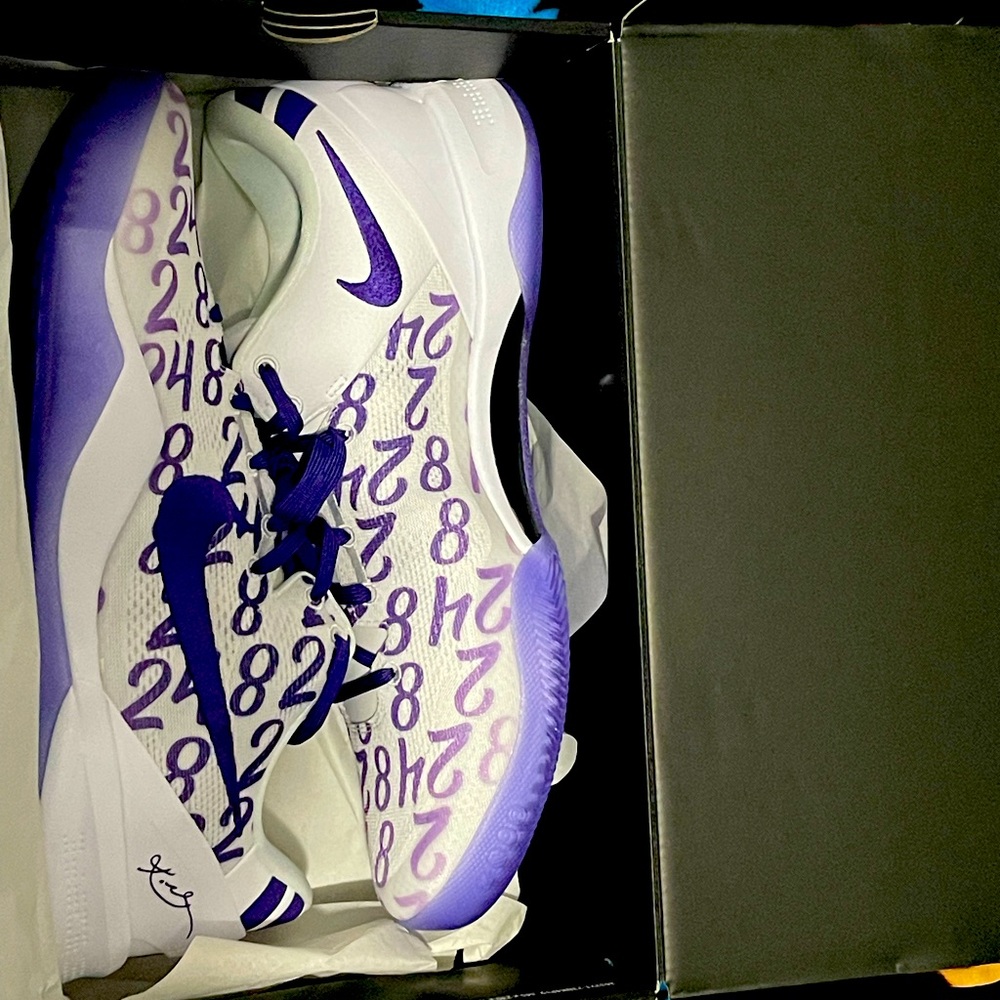 Kobe “court purple”